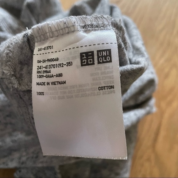UNIQLO HEATHER GREY V-NECK  -TEE - XS - Picture 7 of 12